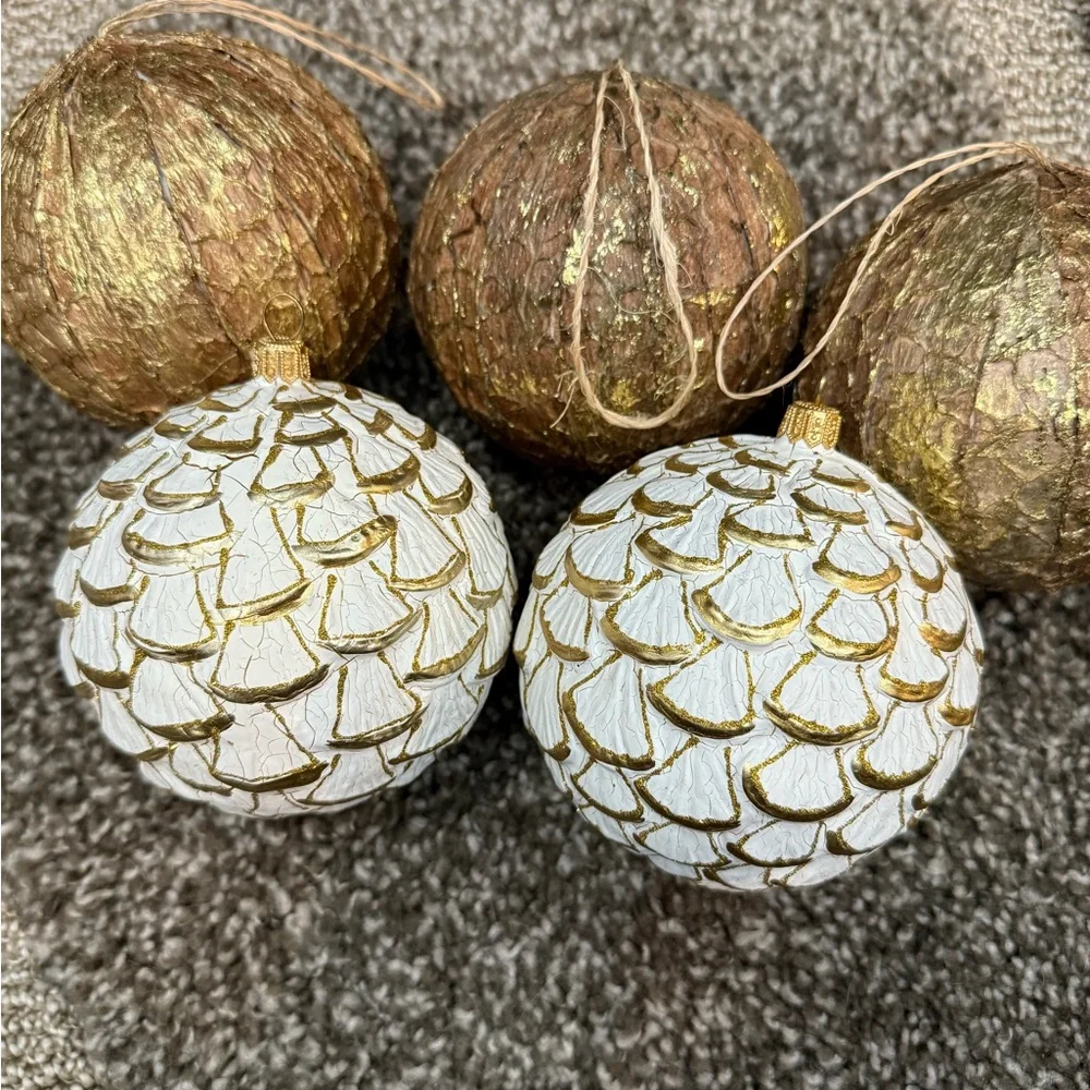 Vintage Trimsetter Style Gilded Gold Veined Christmas Ornaments 5pc